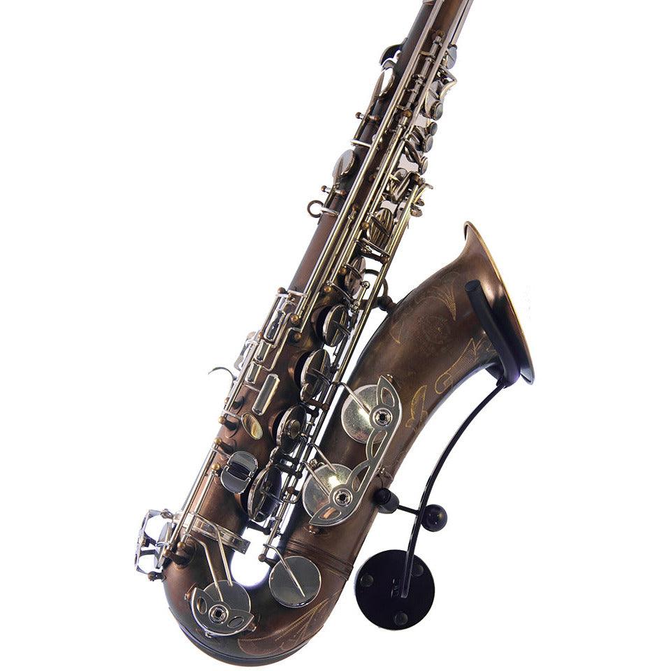 sideview of tenor saxophone in Sisco Kit wallmounted stand by Locoparasaxo store product pic