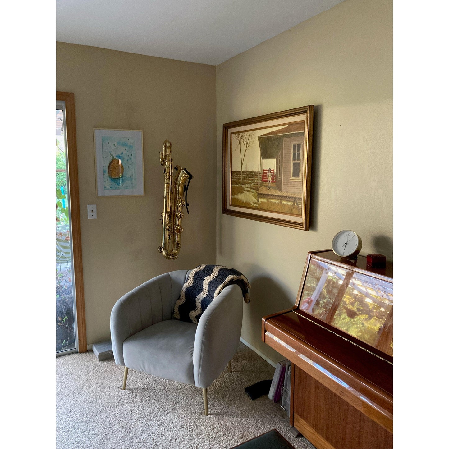 interior of customer with sir Harry baritone saxophone wallmount by Locoparasaxo