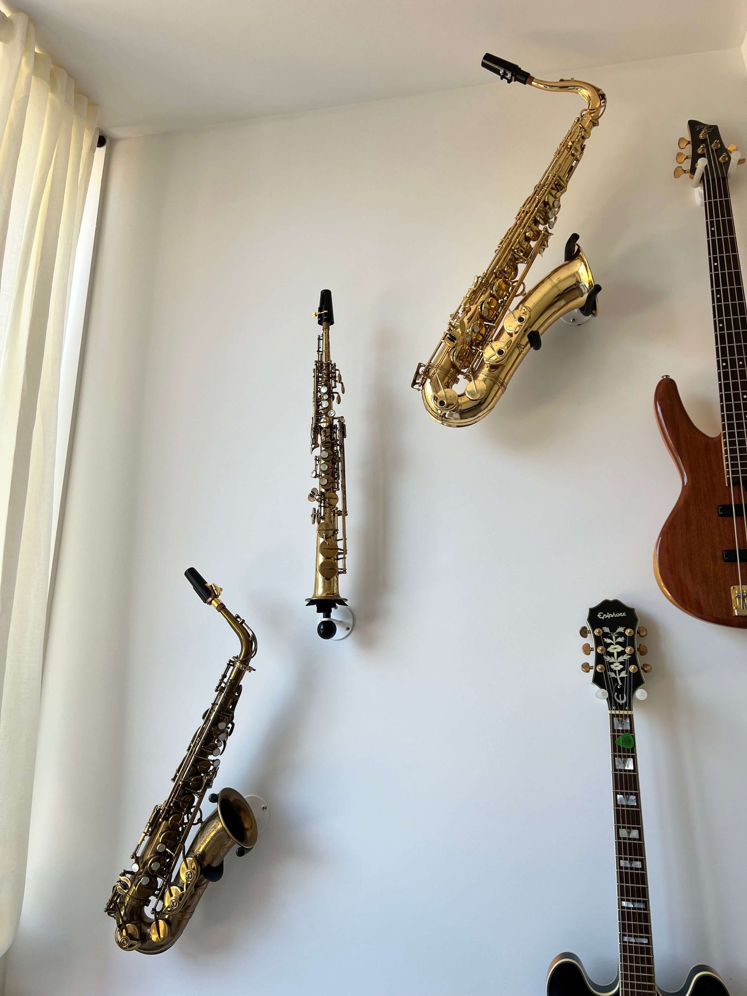 windinstrument collection all in wallmounts on white wall