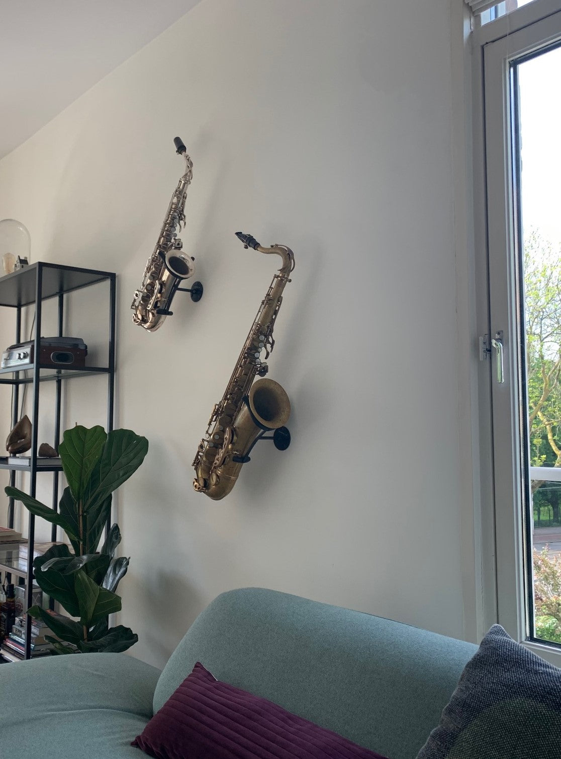 modern livingroom with alto and tenor saxophone in wallmounts by Locoparasaxo