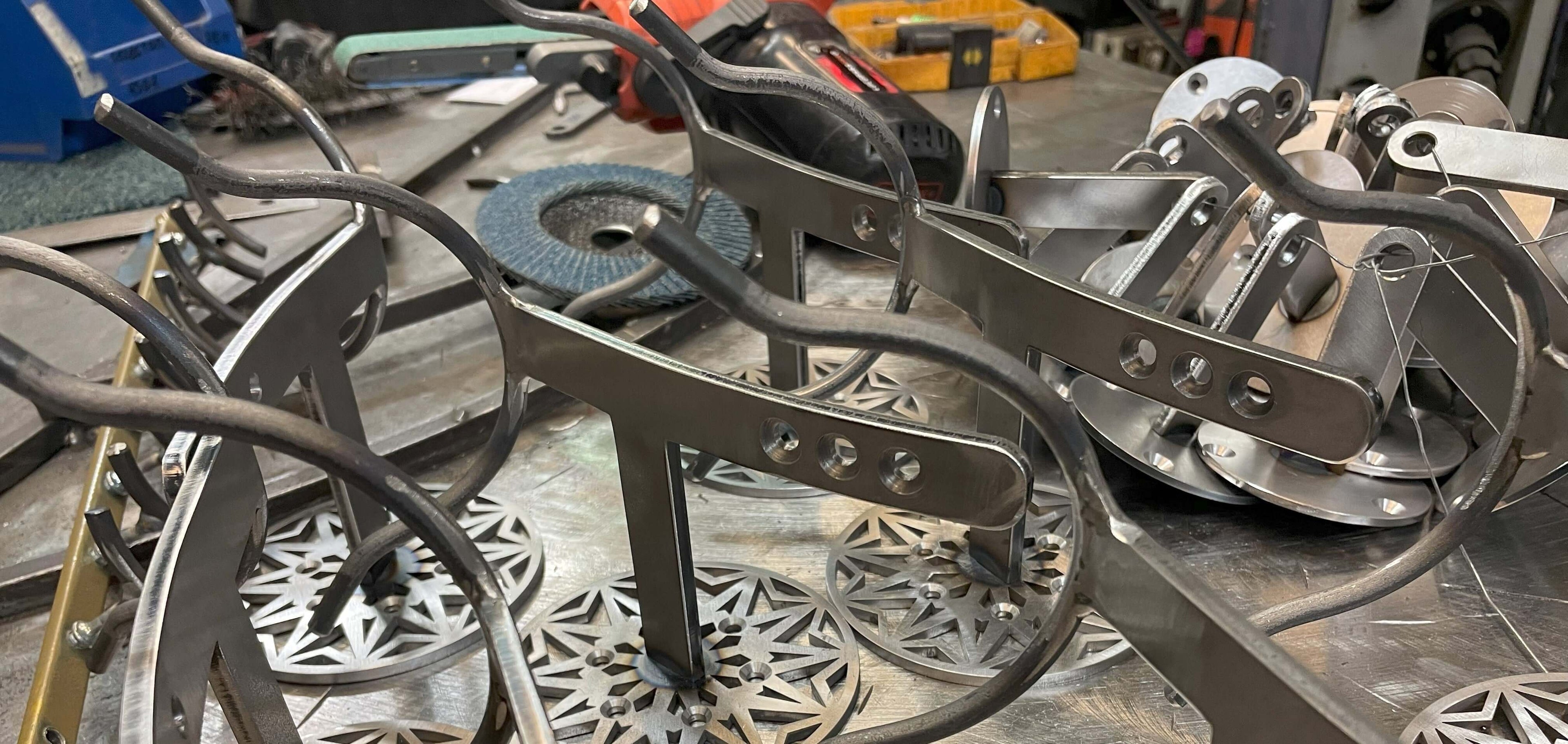  worktable  image of producing welded saxophone stands