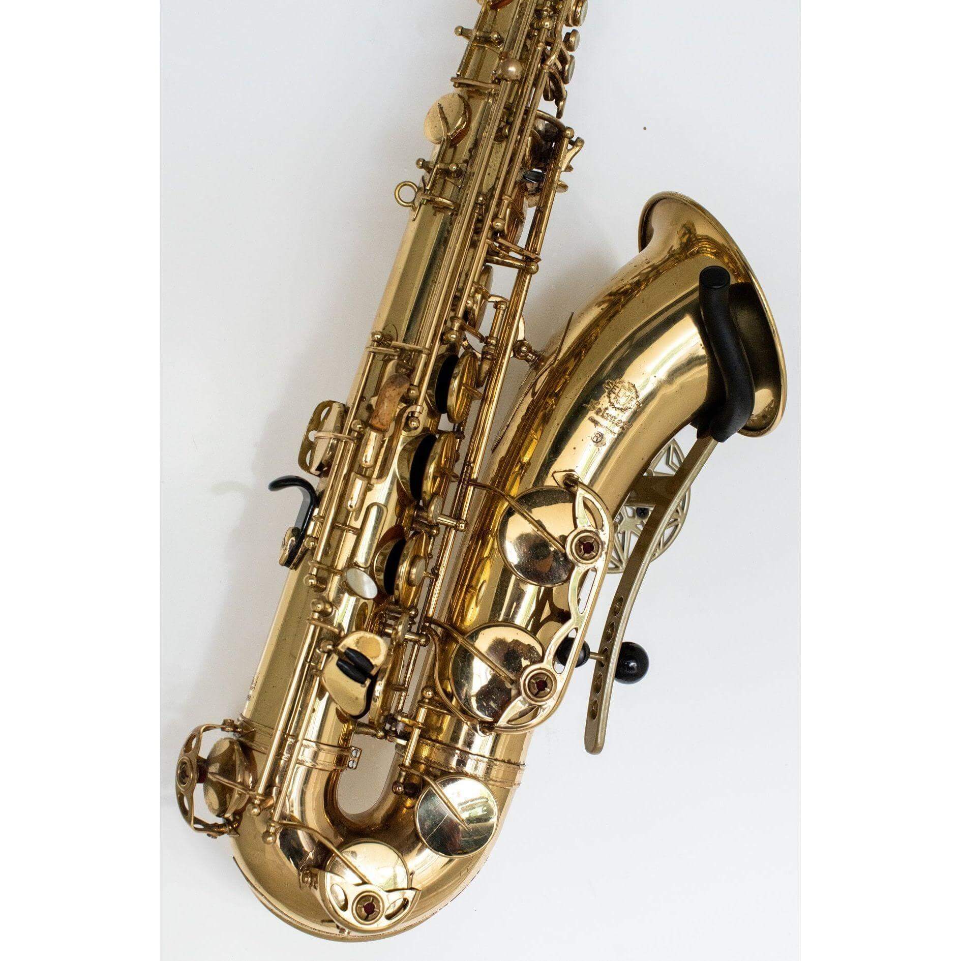 golden Selmer Mark 7 tenor saxophone in Samba Bronze wallmount by Locoparasaxo.com