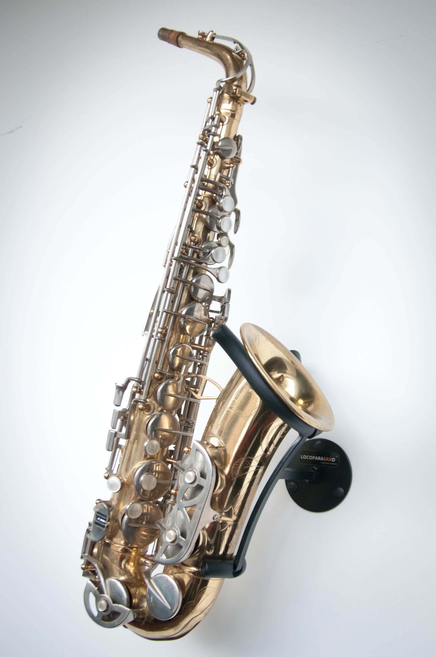 alto saxophone in wallmount Soulprop by Locoparasaxo.com