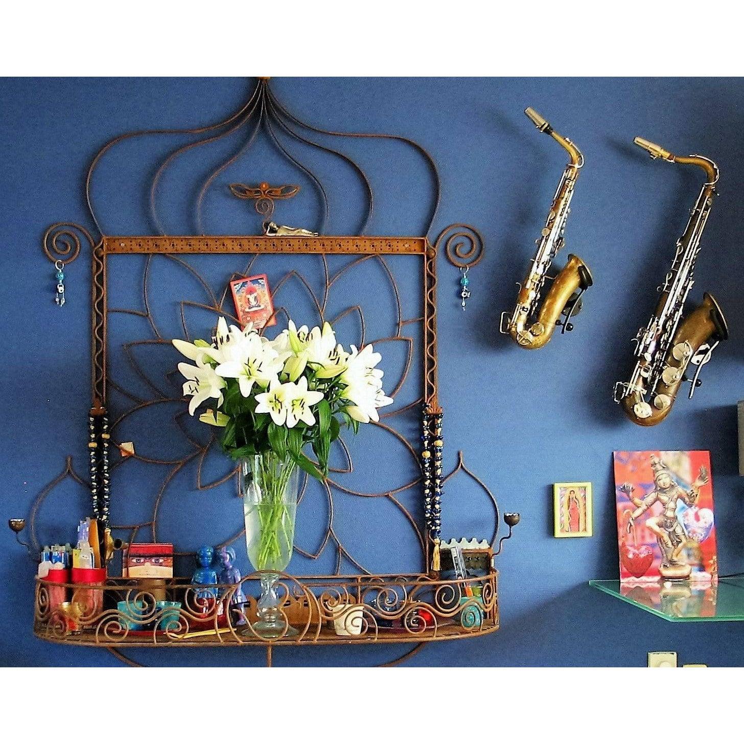 Blue wall with eclectic art object  and set of saxophones in Locoparasaxo saxophone stands